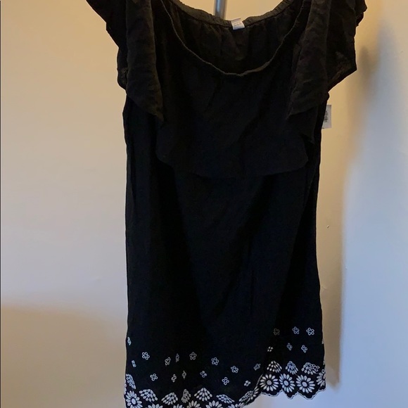 Old Navy Dresses & Skirts - Off the shoulder black and white dress